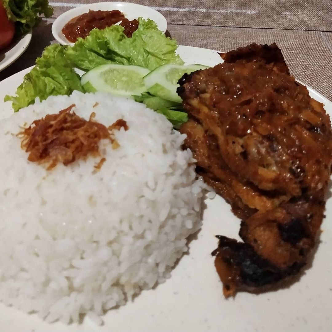 Ayam Bakar Kecombrang Ayam Bakar Kecombrang