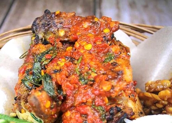 Ayam Bakar Woku