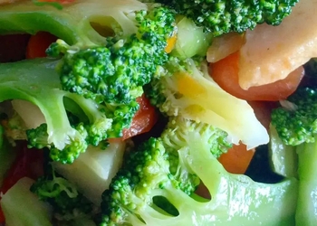 Cah Brokoli: Tumisan Sayuran Segar Dengan Bakso Ikan Yang Menggugah Selera