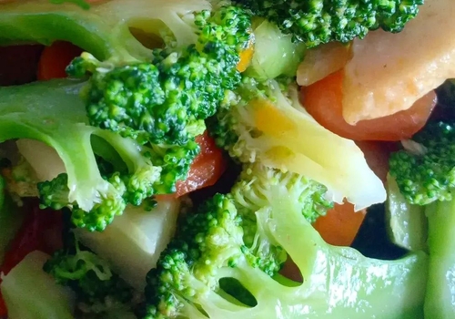 Cah Brokoli: Tumisan Sayuran Segar Dengan Bakso Ikan Yang Menggugah Selera