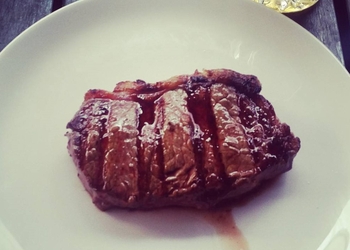 Sirloin Steak Saus Mentega Dan Bawang Putih