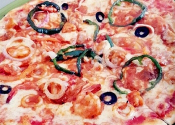 Seafood Pizza