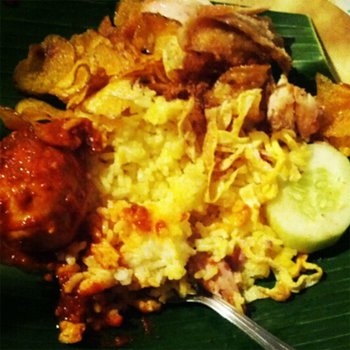 Nasi Kuning Lengkap