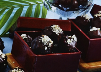 Bola Cokelat Kacang