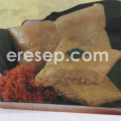 Buras Sambal Serundeng