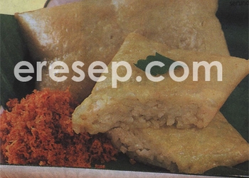 Buras Sambal Serundeng