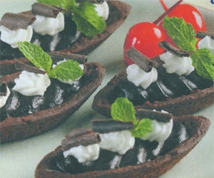 Dark Choco Boat Pie