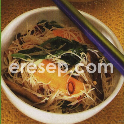 Chapchae (Bihun Tumis Sayuran) Chapchae (Bihun Tumis Sayuran)