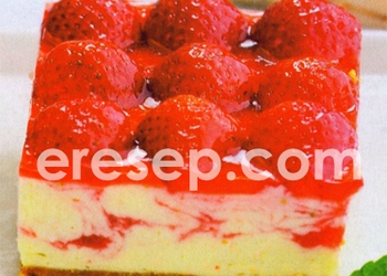 Cheesecake Marmer Stroberi