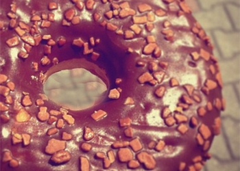 Donat Kacang Cokelat