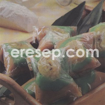 Kue Pisang Dua Warna