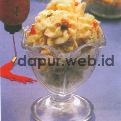 Kue Semprit Sagu Keju Hias Ceri