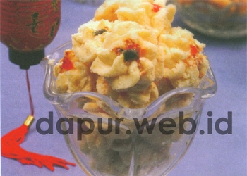 Kue Semprit Sagu Keju Hias Ceri