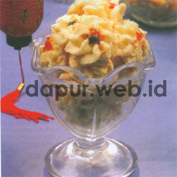 Kue Semprit Sagu Keju Hias Ceri