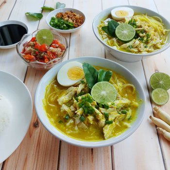 Soto Ayam Kuah Kuning